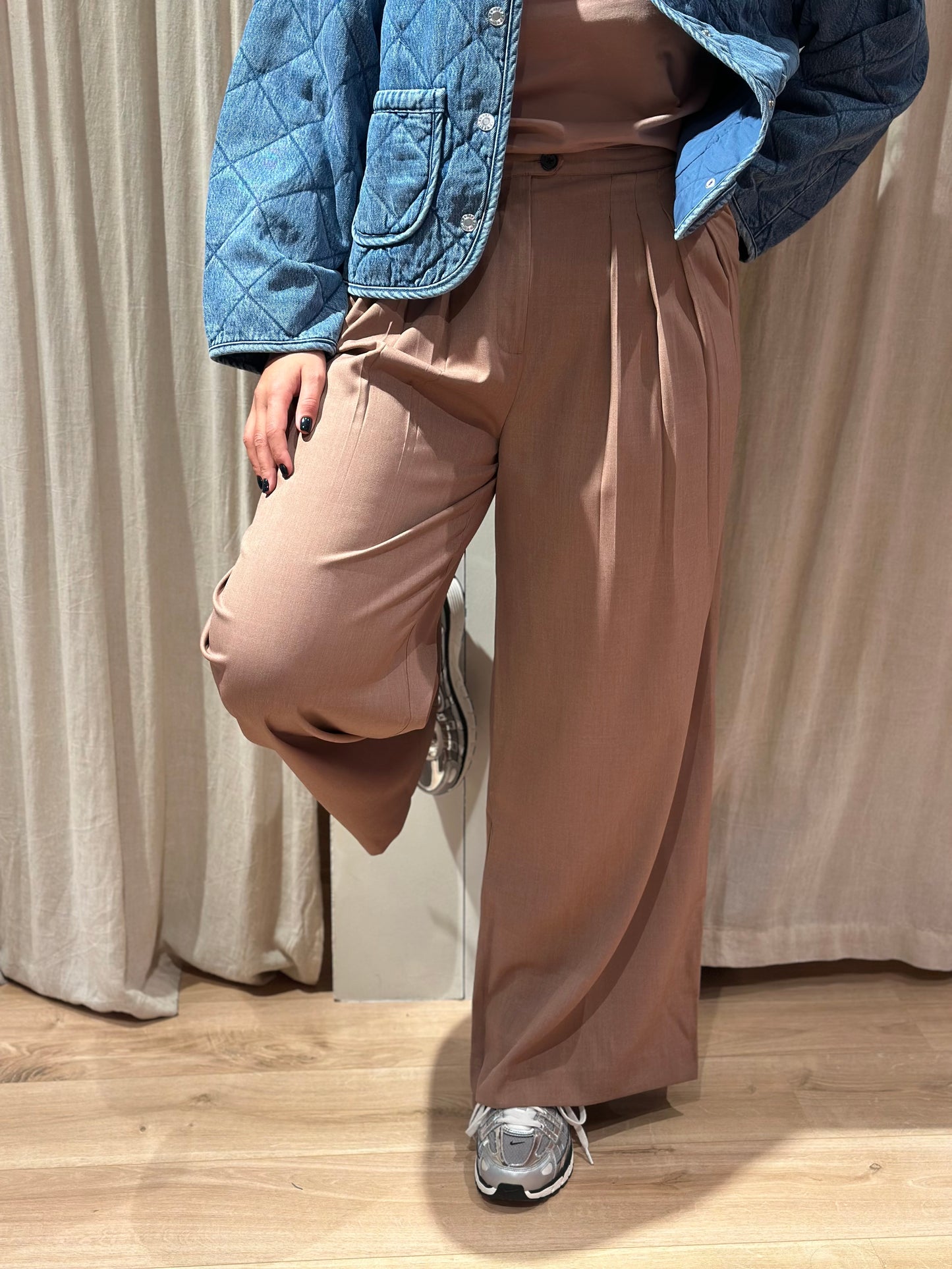 Sandy trousers