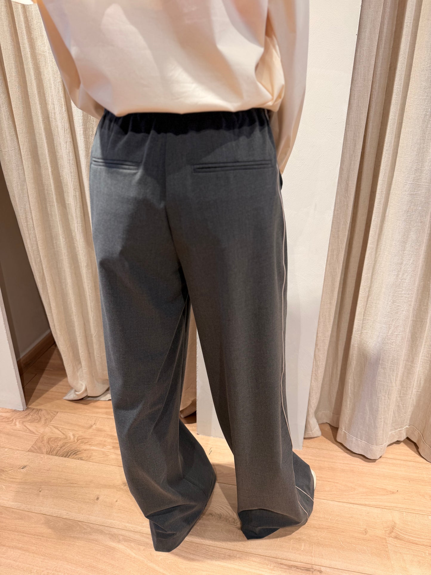 Jogger trousers with piping