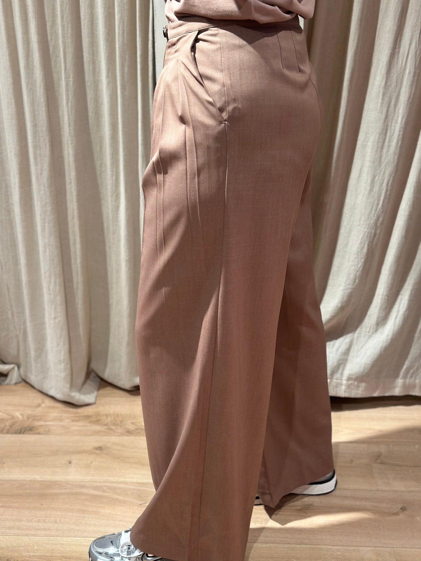 Sandy trousers