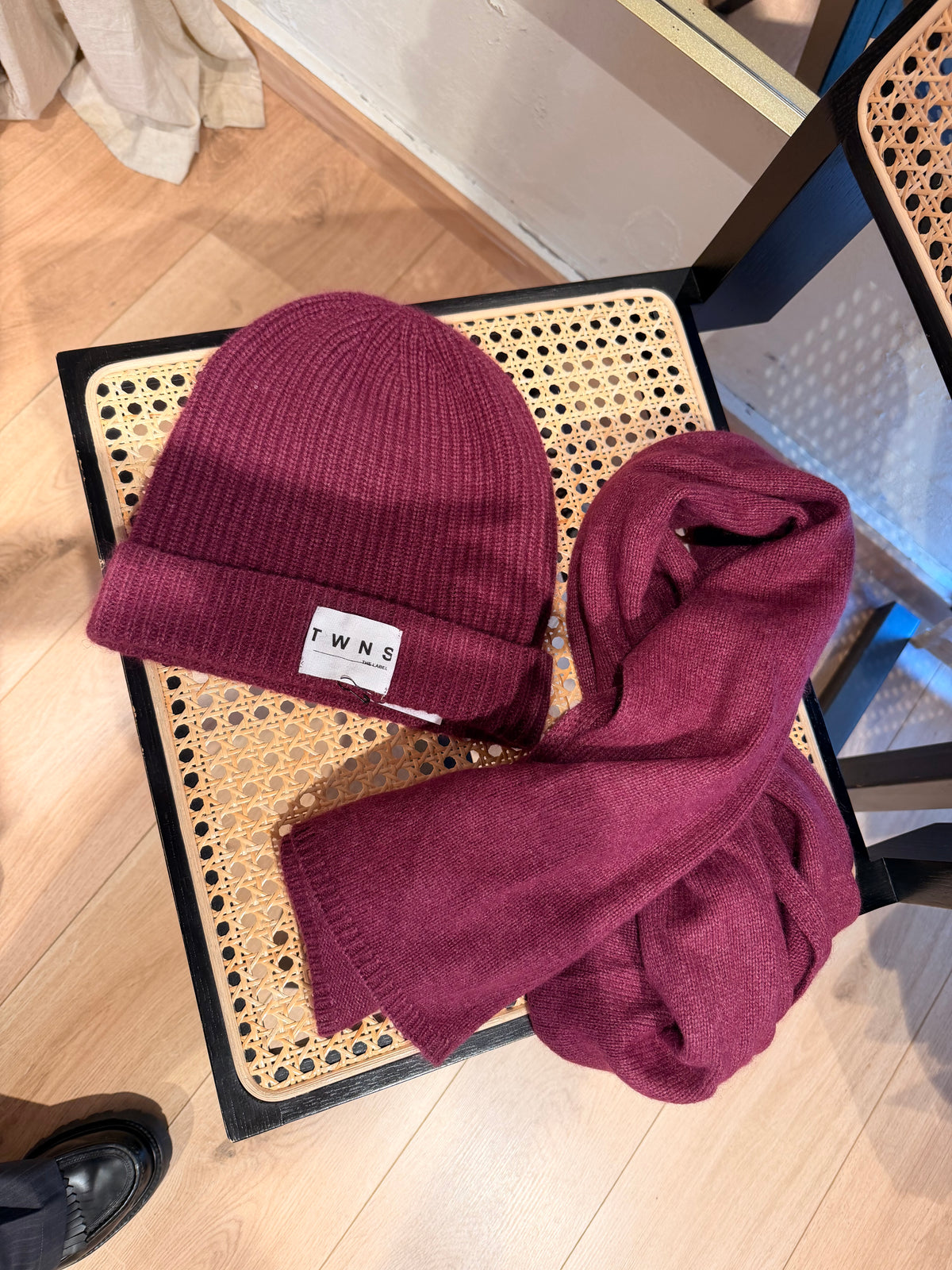 Scarf Vail - wine