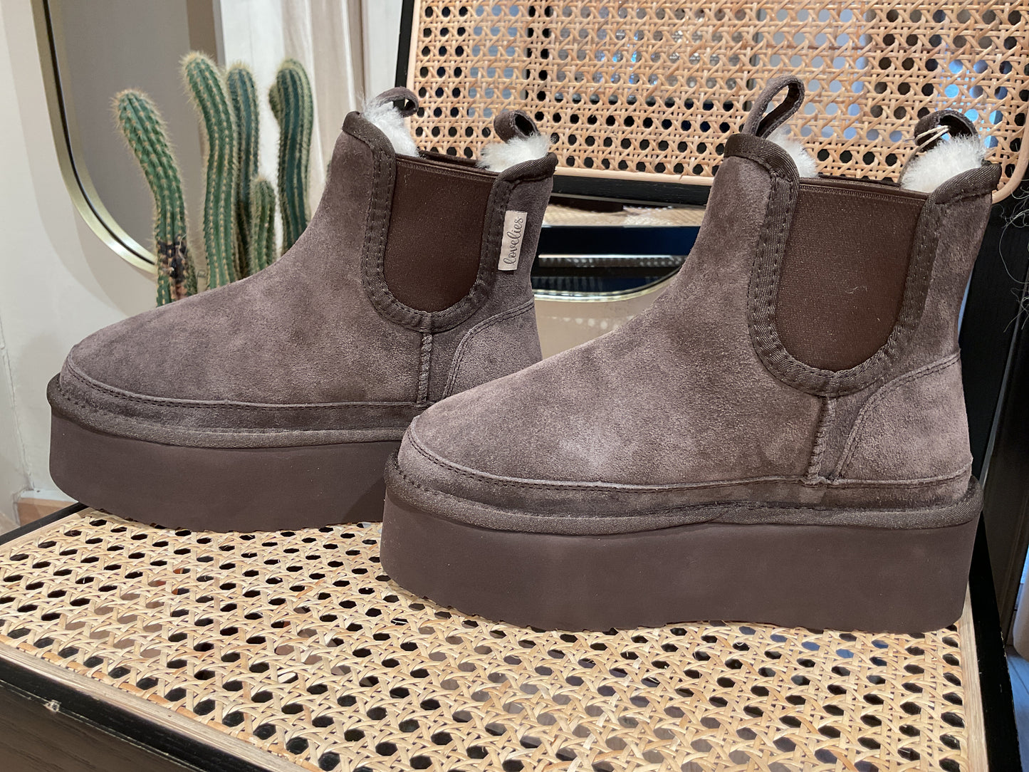Salio- hign Chelsea boots