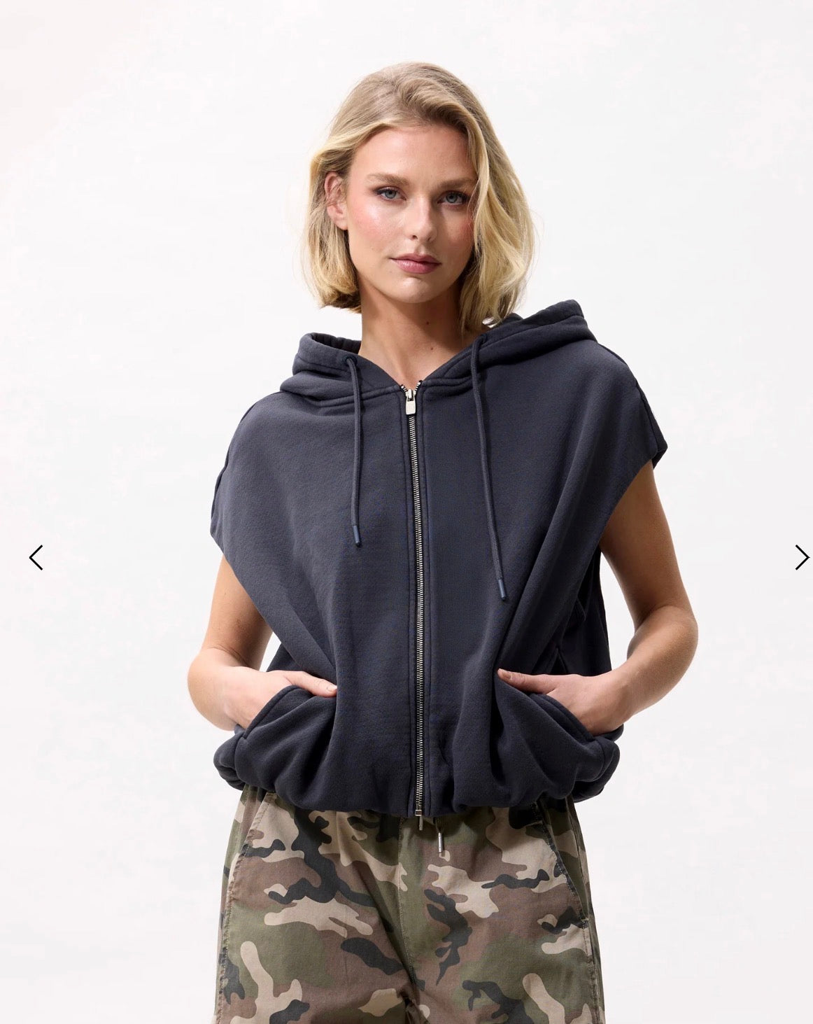 Sleeveless tuck in sweater with hood - Dark grey