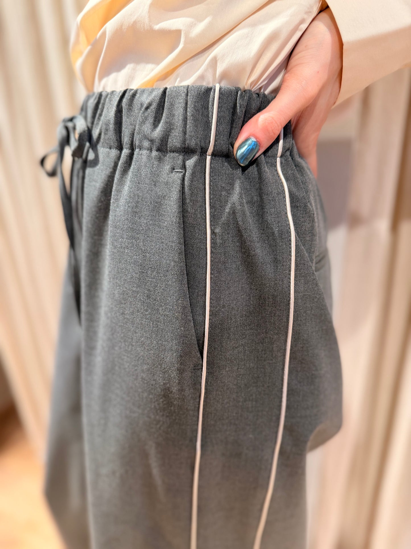 Jogger trousers with piping