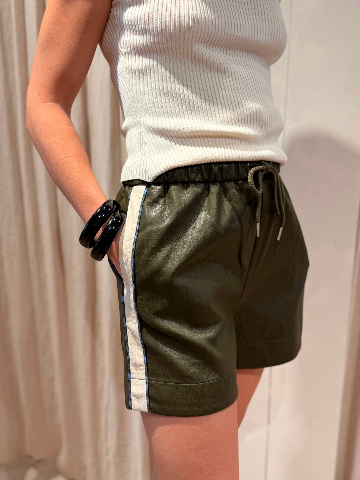 Short Amelie