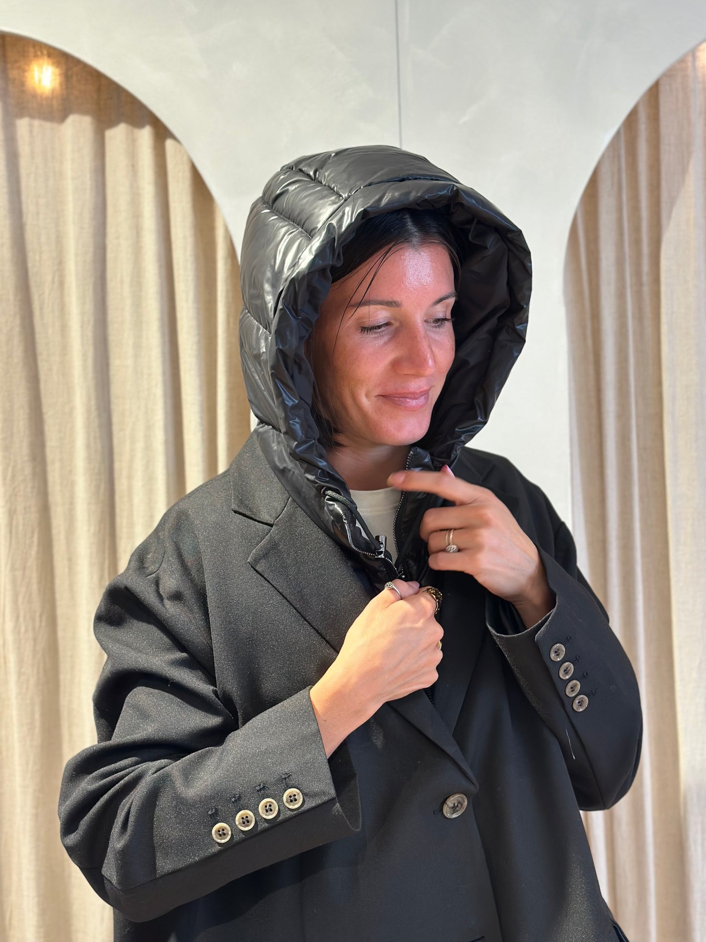 Capuche Phoebe