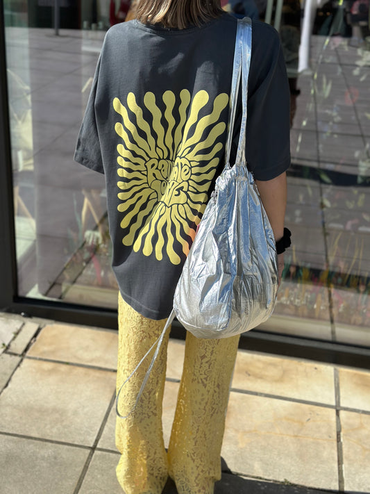 Oversized graphic - carbon