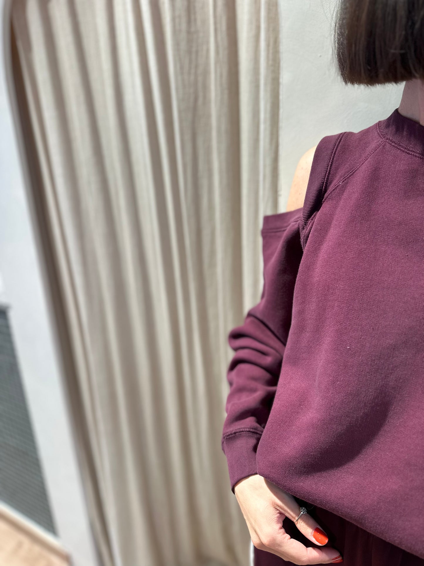Sweater with cut out - winestatsing