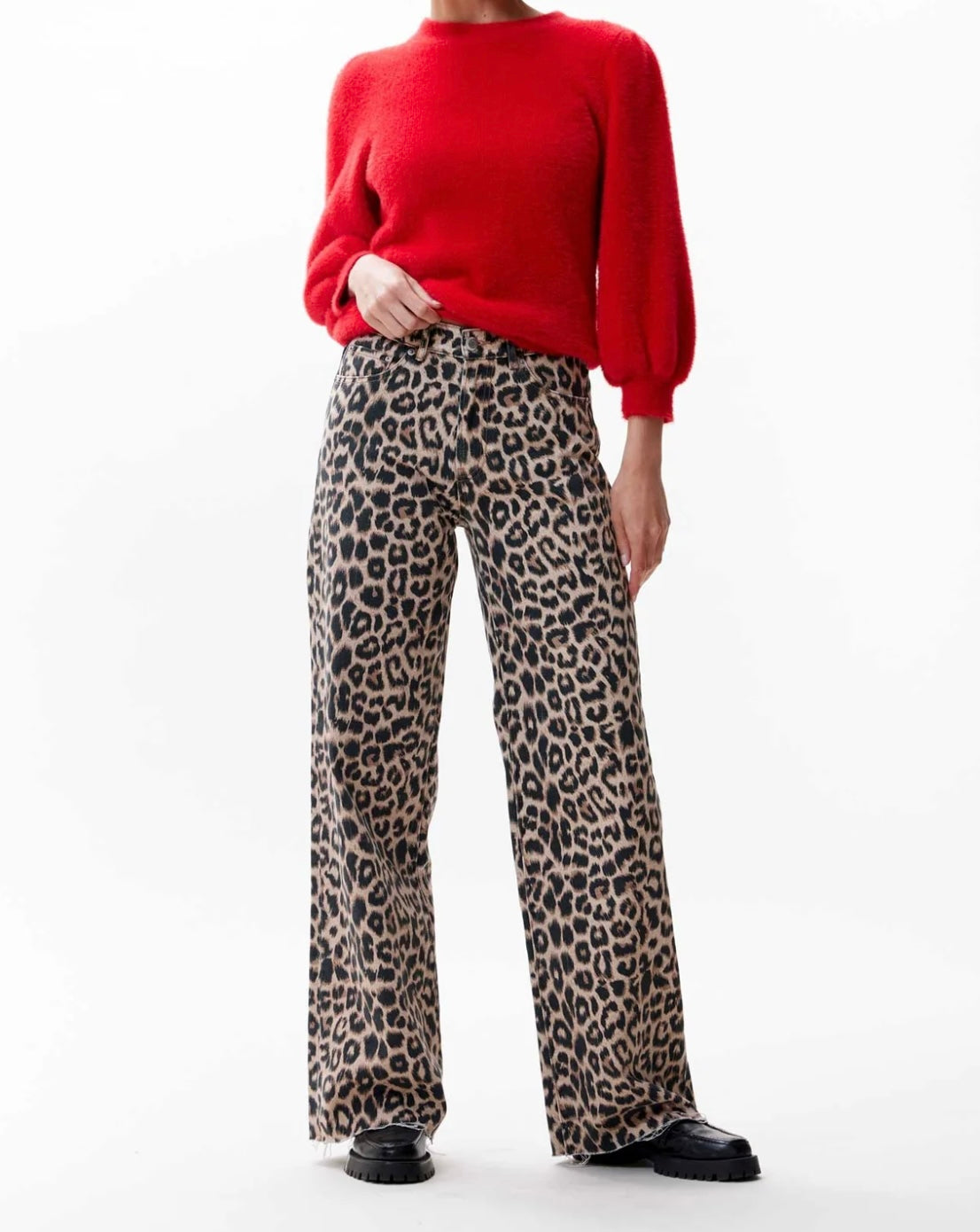 Loose fit leopard jeans