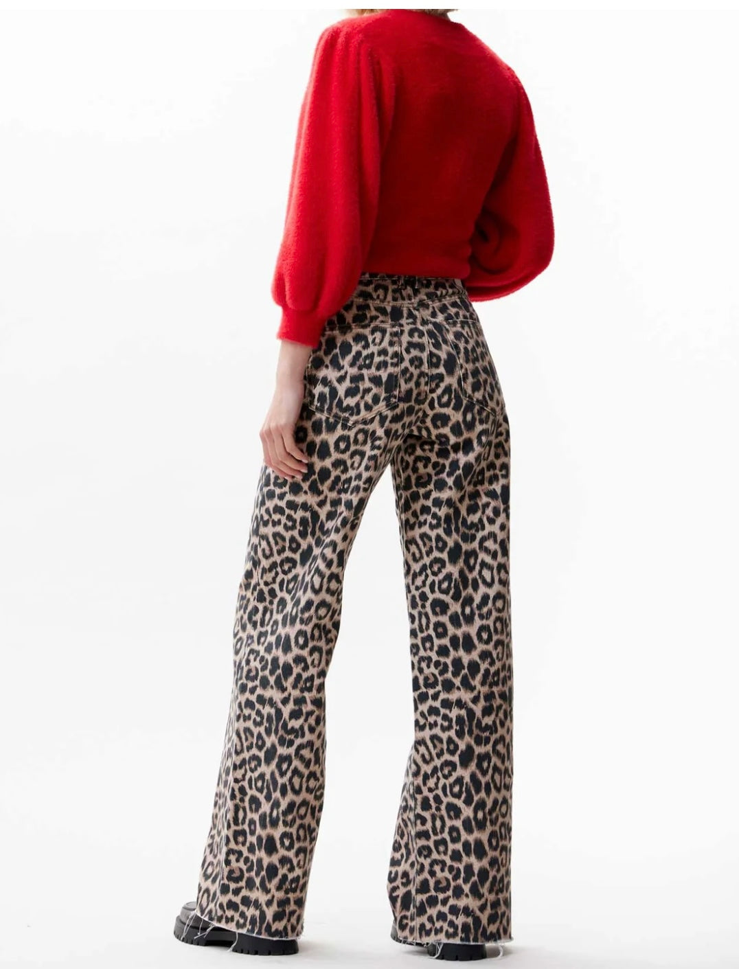 Loose fit leopard jeans