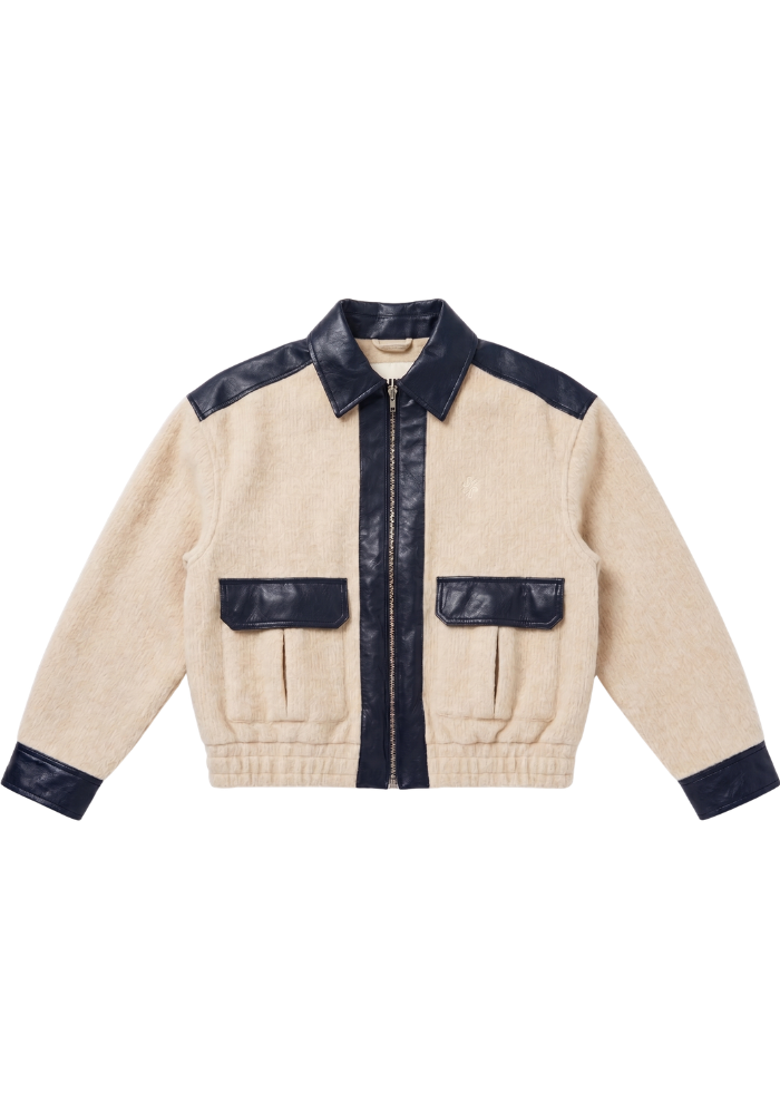 Veste Liam JIJI Studio bomber beige texturé et bleu marine en similicuir, avec col, poches à rabat et zip.