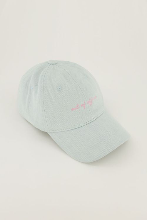 Casquette bleue "out of office"