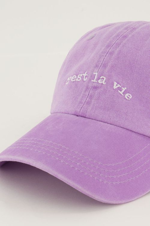Casquette violette "C'est la vie"